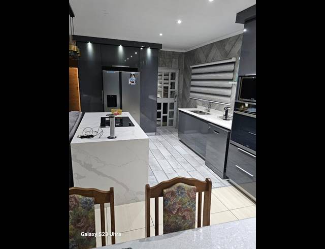 3 BEDROOM HOUSE FOR SALE IN CENTENARY PARK